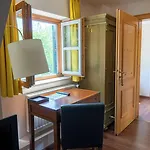 Ξενοδοχείο Noon Mirch Restaurant *